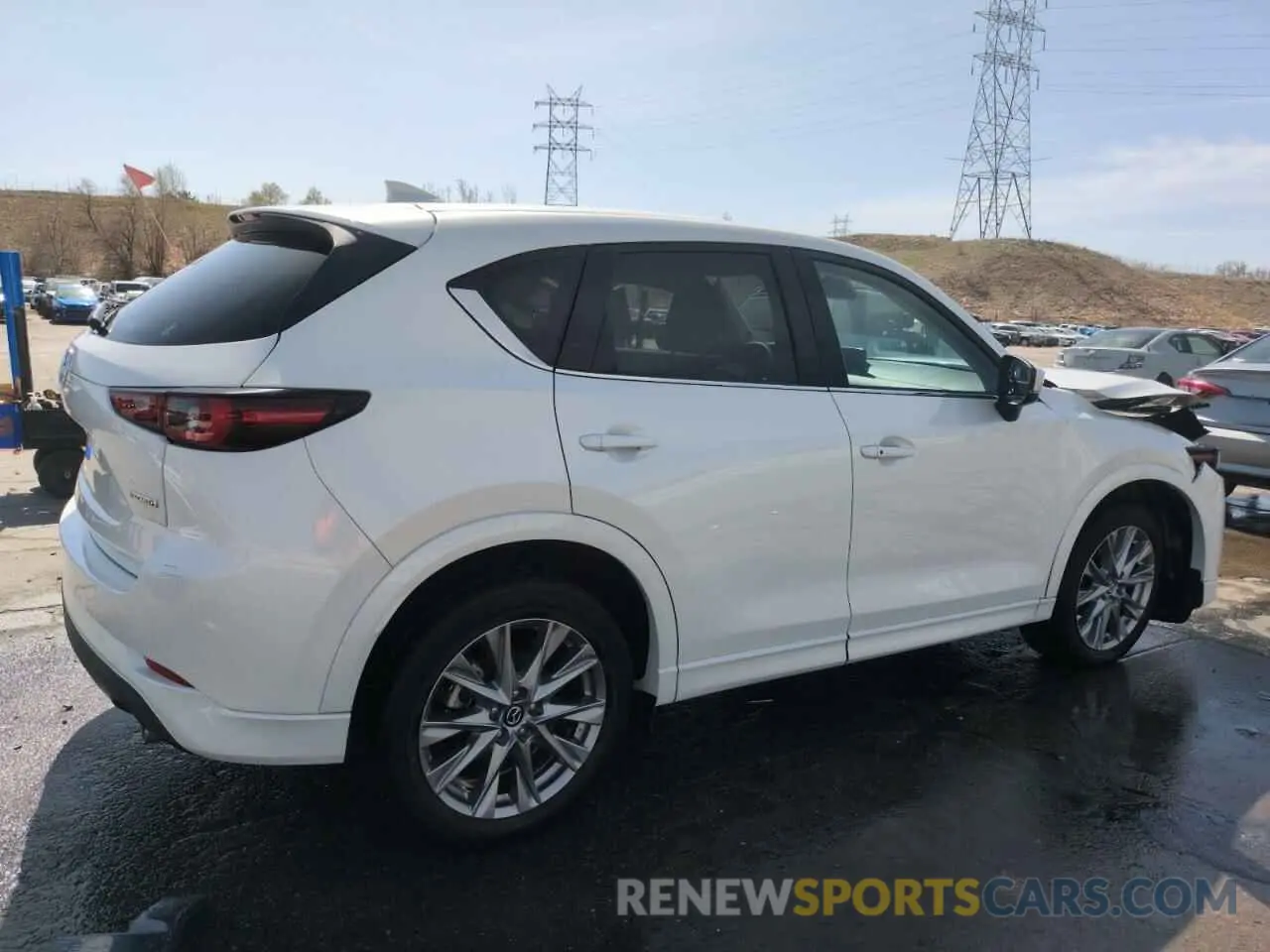 3 fotografías del automóvil dañado JM3KFBDM6R0395354 MAZDA CX-5 PREMI 2024