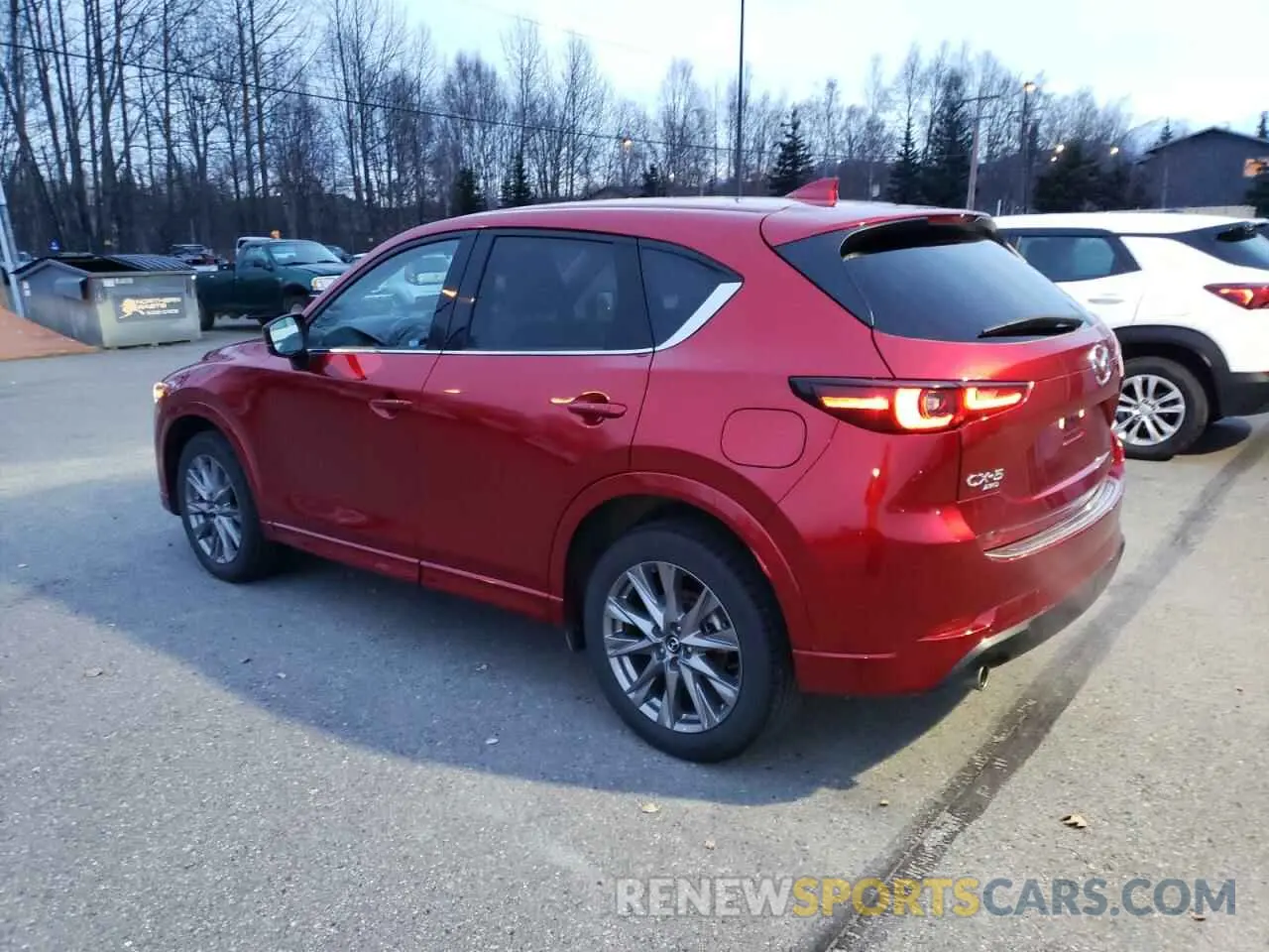 2 fotografías del automóvil dañado JM3KFBEM3R0353724 MAZDA CX-5 PREMI 2024