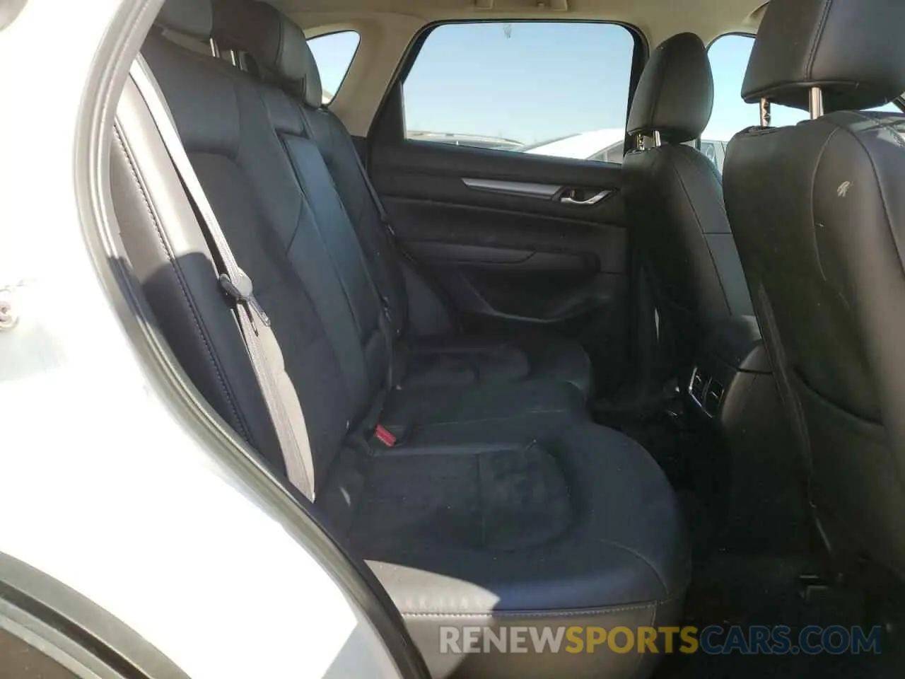 11 fotografías del automóvil dañado JM3KFBBM1N0571949 MAZDA CX-5 SELEC 2022