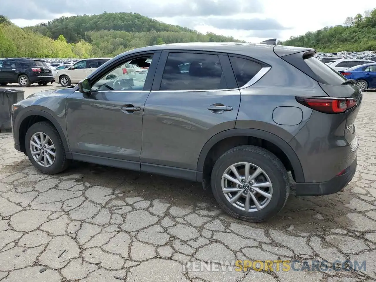 2 fotografías del automóvil dañado JM3KFBBM5N0613975 MAZDA CX-5 SELEC 2022