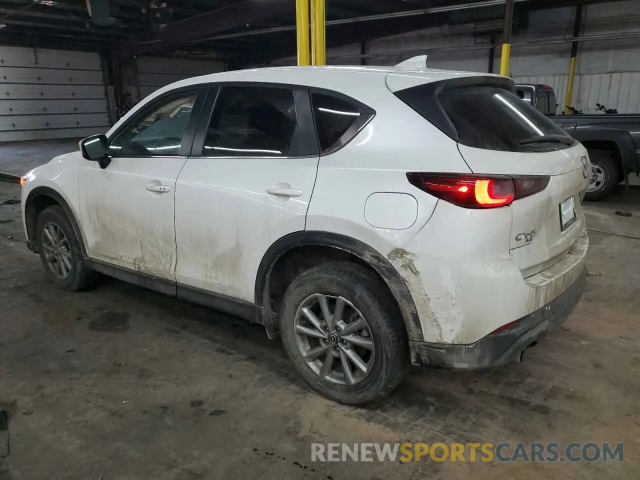 2 fotografías del automóvil dañado JM3KFBBM8N0639437 MAZDA CX-5 SELEC 2022