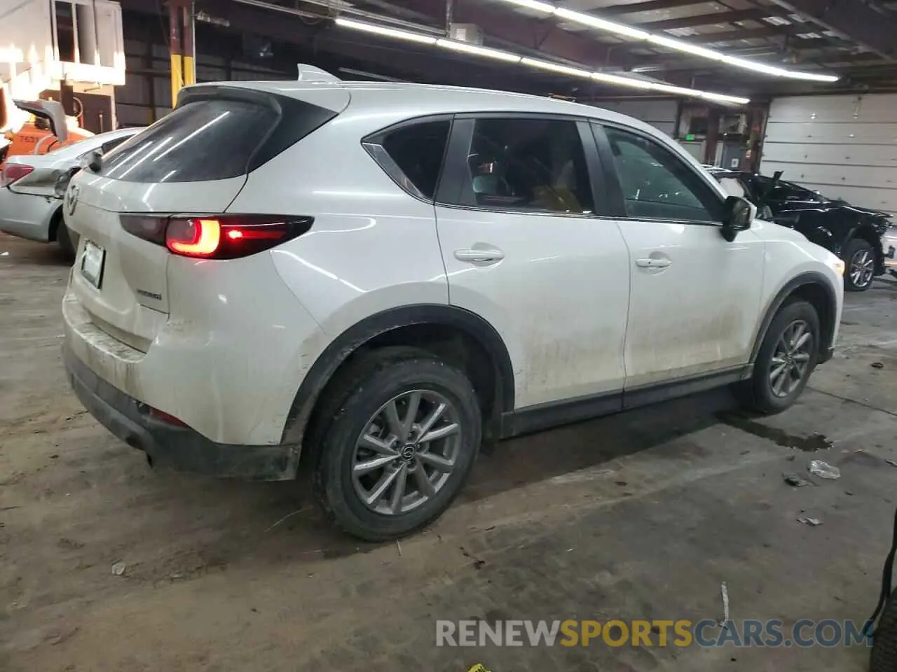 3 fotografías del automóvil dañado JM3KFBBM8N0639437 MAZDA CX-5 SELEC 2022