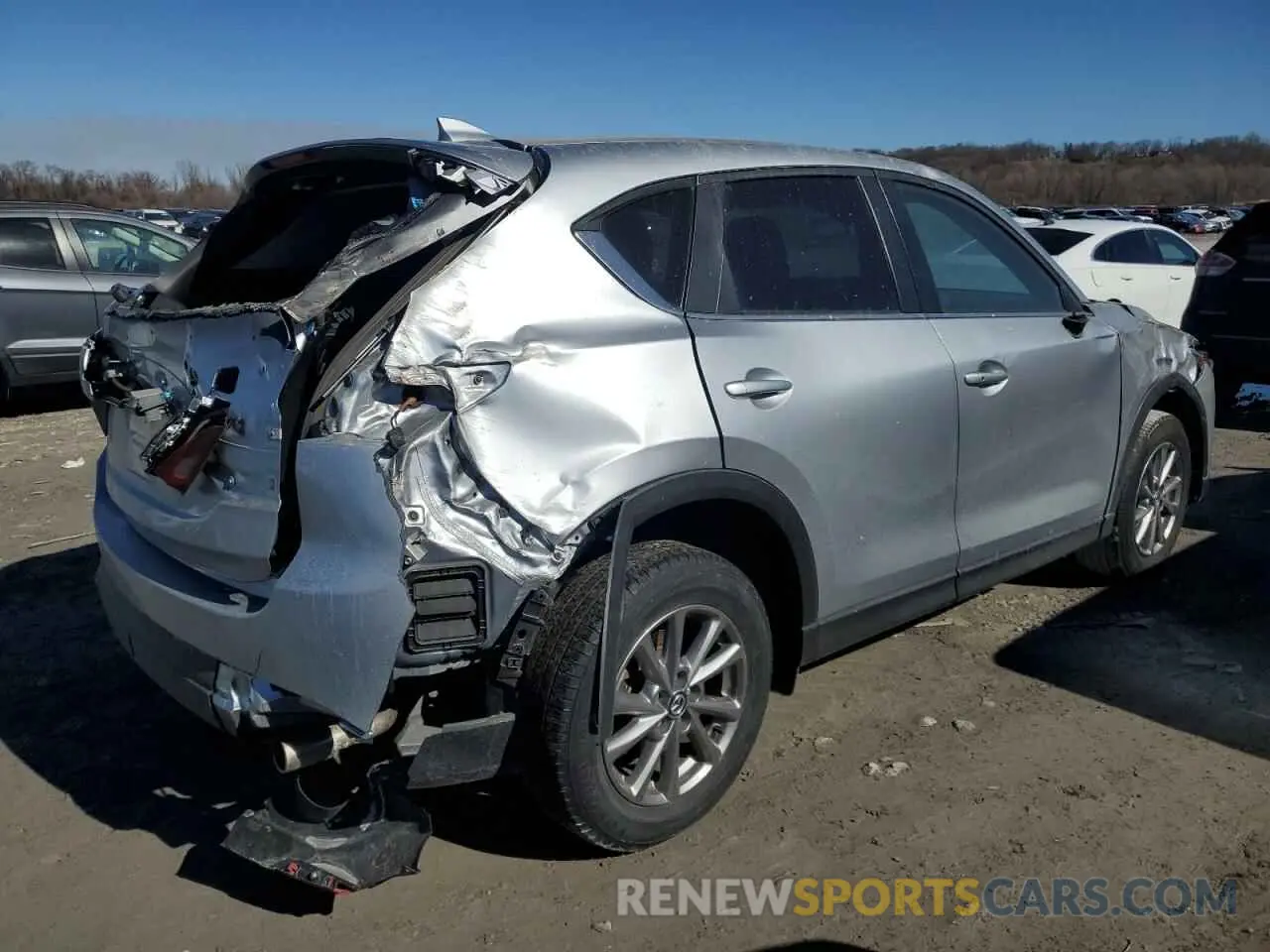 3 fotografías del automóvil dañado JM3KFBBMXN0544071 MAZDA CX-5 SELEC 2022