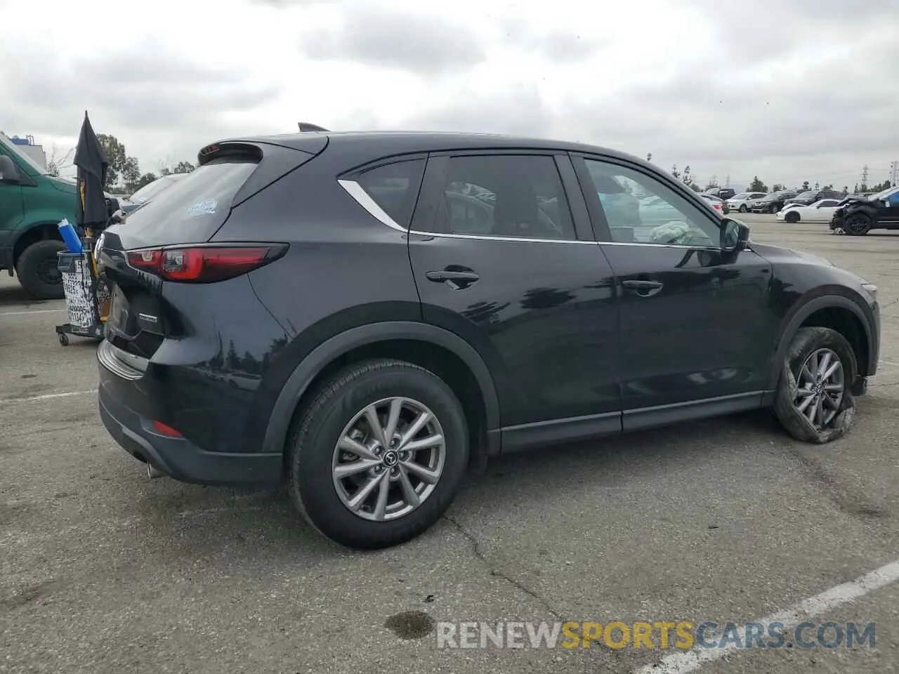 3 fotografías del automóvil dañado JM3KFBBM0P0178057 MAZDA CX-5 SELEC 2023