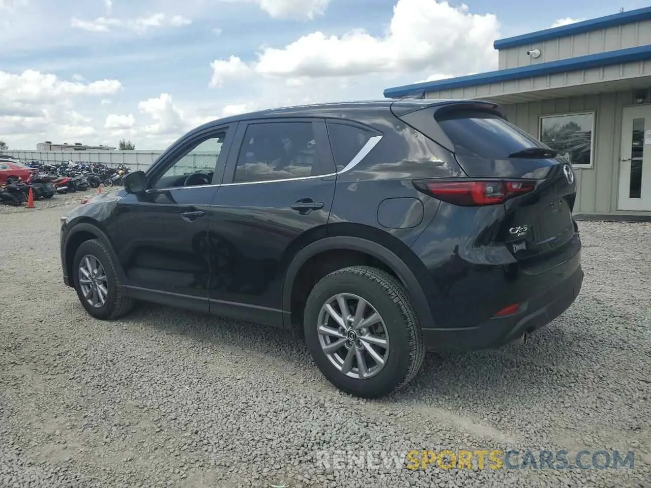 2 fotografías del automóvil dañado JM3KFBBM2P0248416 MAZDA CX-5 SELEC 2023