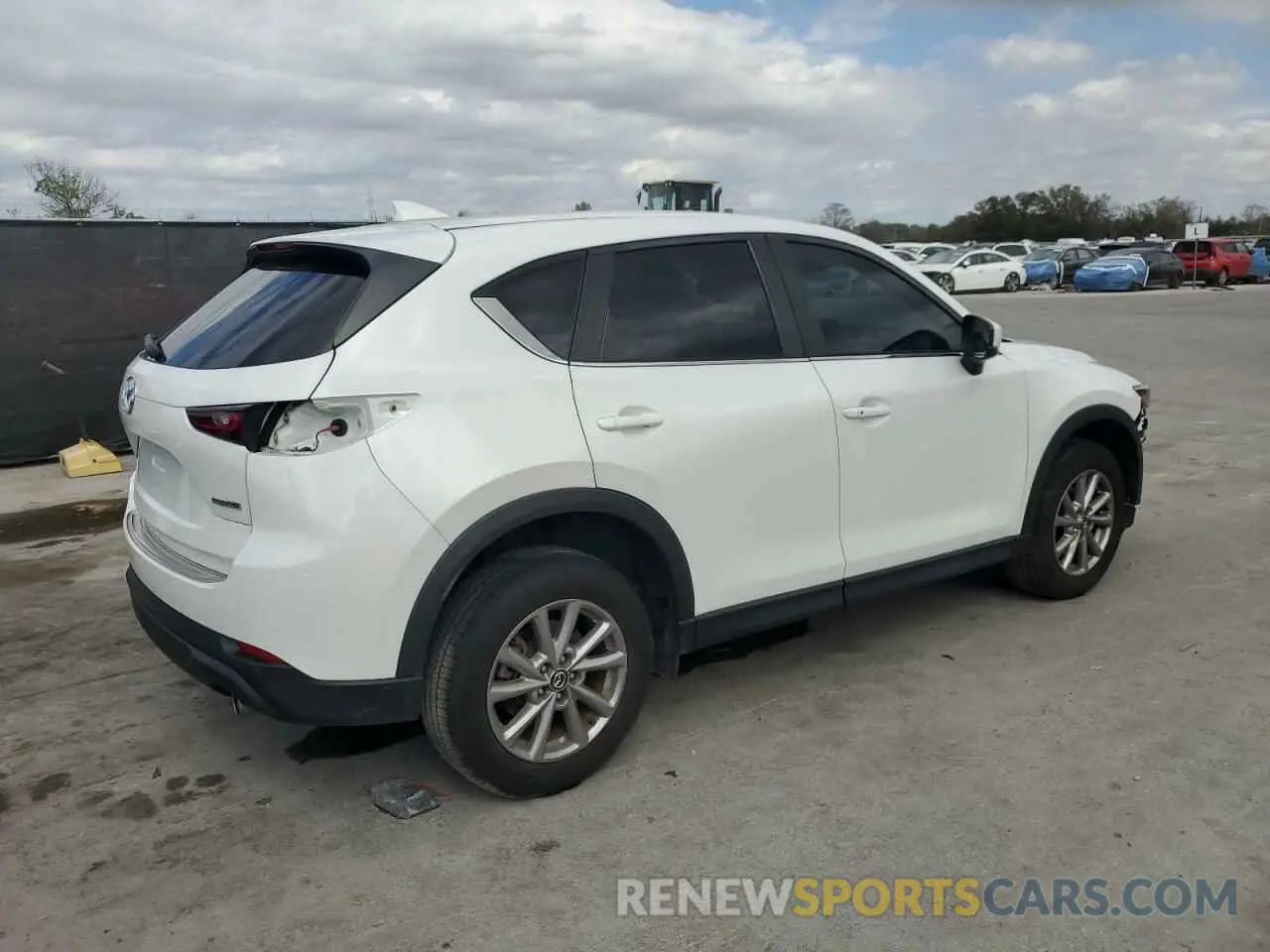 3 fotografías del automóvil dañado JM3KFBBM3P0145070 MAZDA CX-5 SELEC 2023