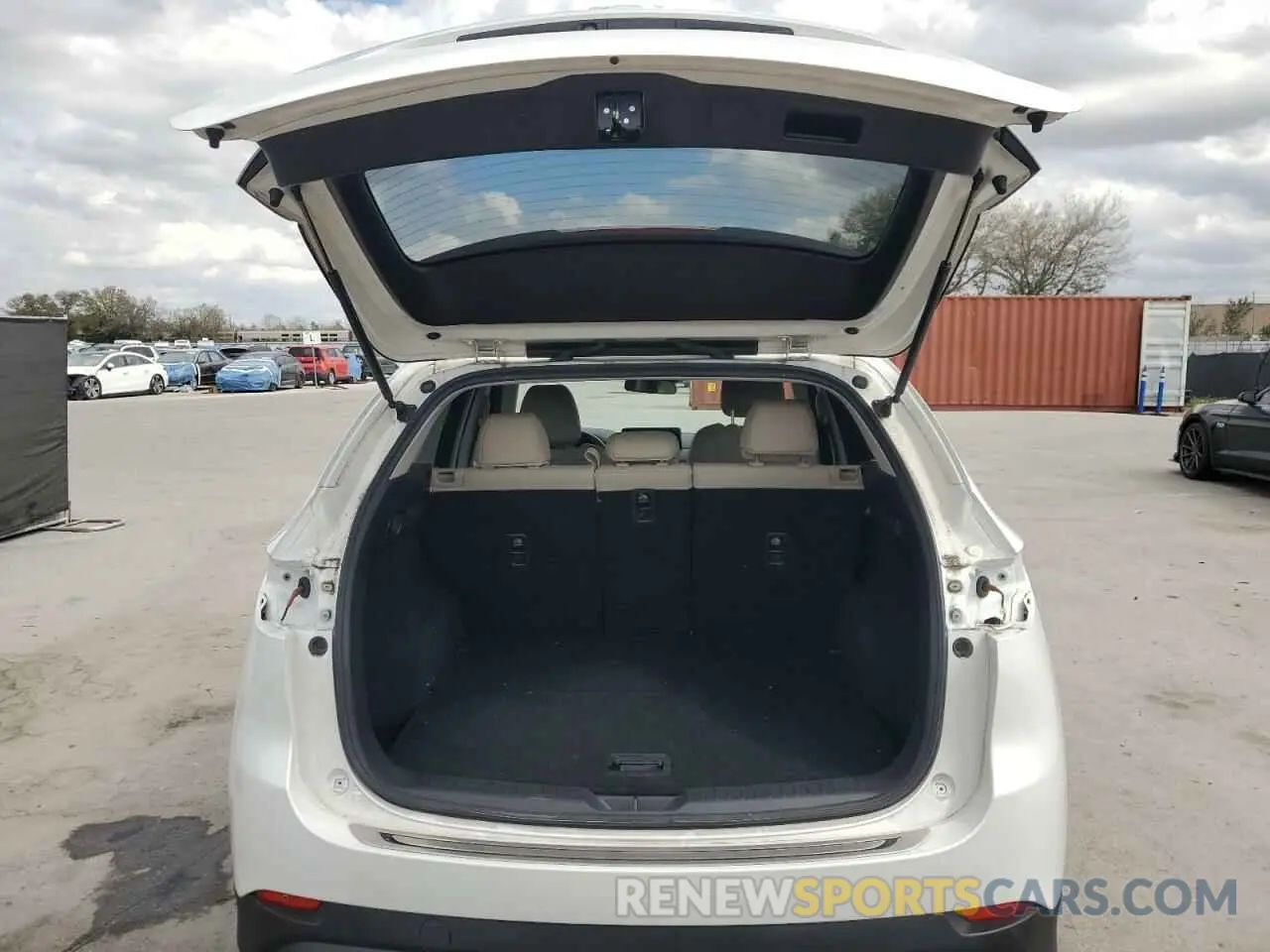 6 fotografías del automóvil dañado JM3KFBBM3P0145070 MAZDA CX-5 SELEC 2023