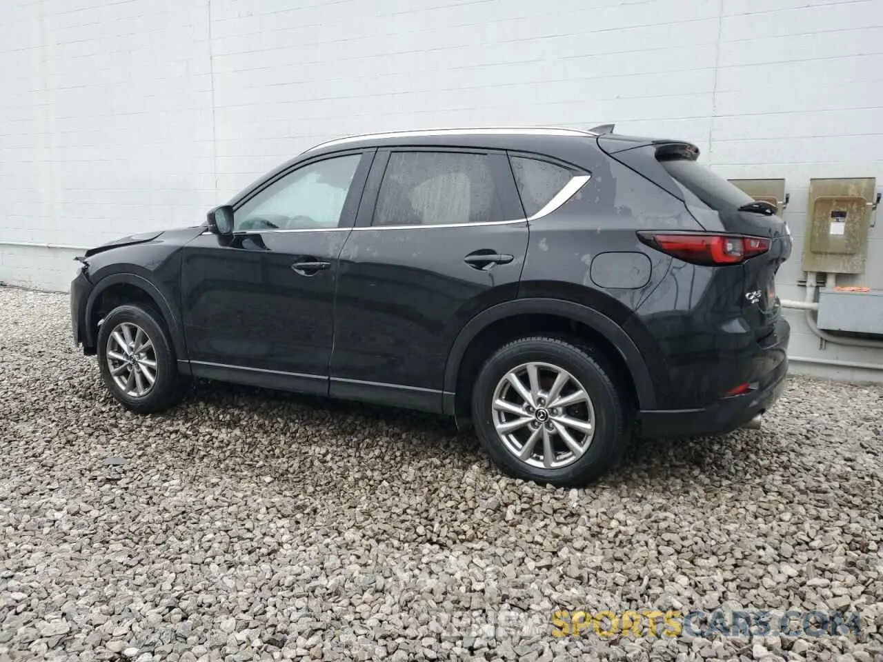 2 fotografías del automóvil dañado JM3KFBBM3P0221659 MAZDA CX-5 SELEC 2023