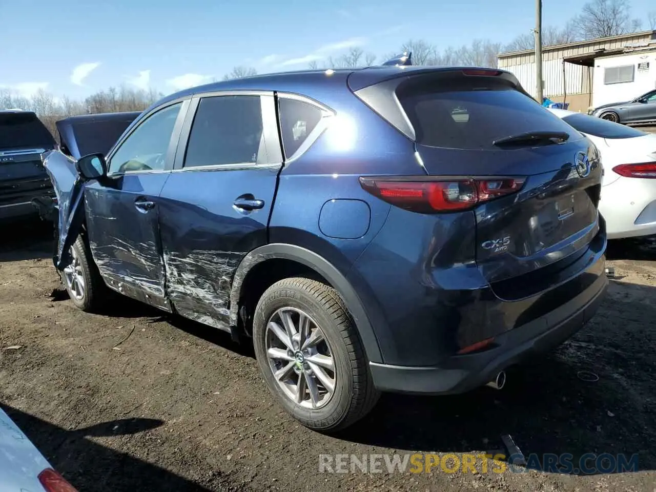 2 fotografías del automóvil dañado JM3KFBBM3P0277407 MAZDA CX-5 SELEC 2023