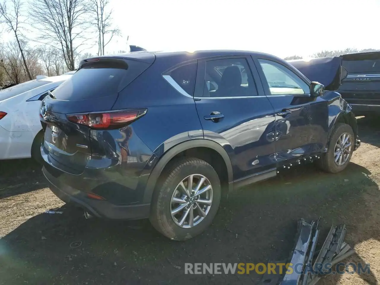 3 fotografías del automóvil dañado JM3KFBBM3P0277407 MAZDA CX-5 SELEC 2023