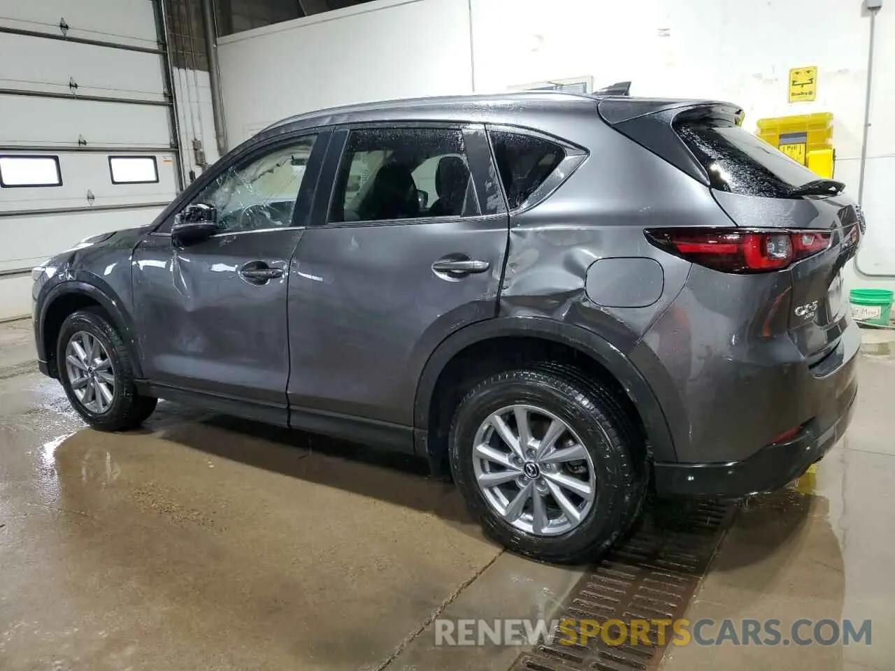2 fotografías del automóvil dañado JM3KFBBM4P0221573 MAZDA CX-5 SELEC 2023