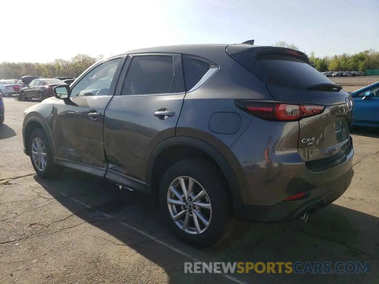 2 fotografías del automóvil dañado JM3KFBBM6P0263453 MAZDA CX-5 SELEC 2023