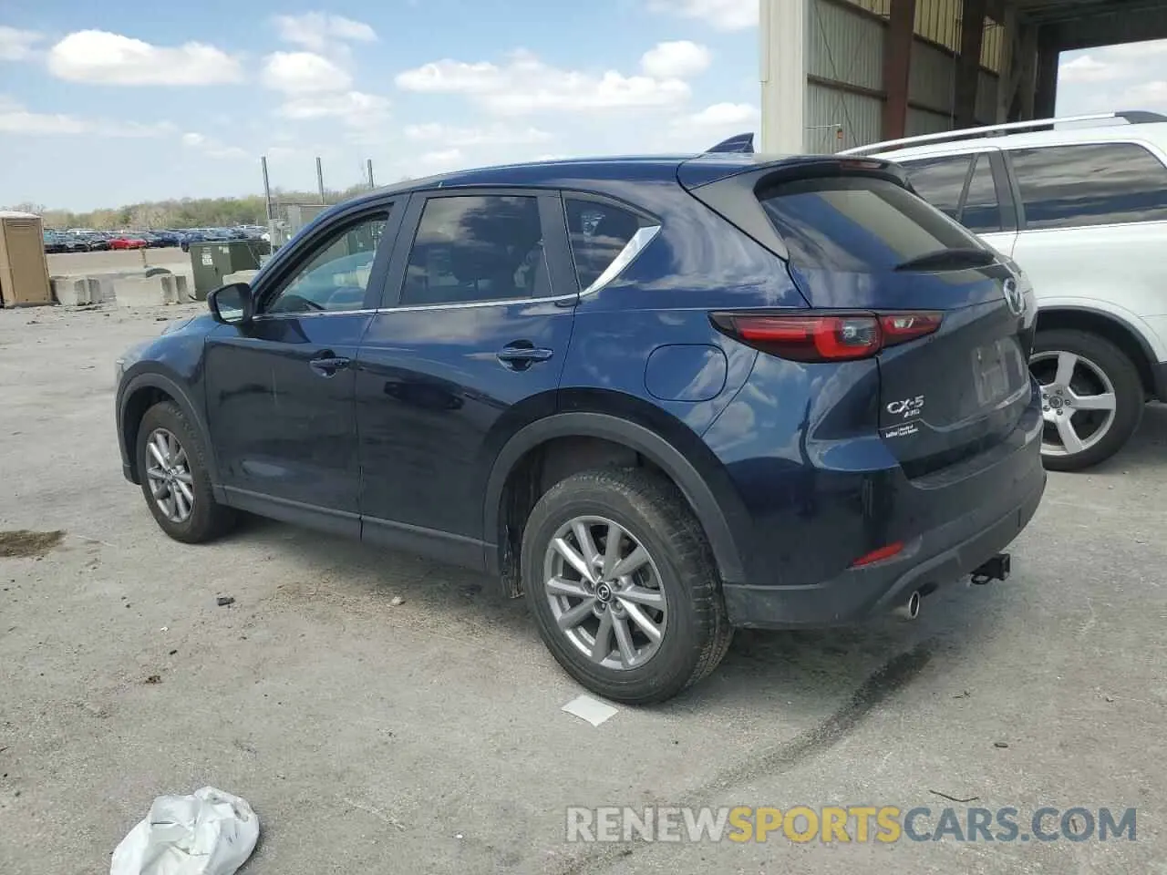2 fotografías del automóvil dañado JM3KFBBM7P0212575 MAZDA CX-5 SELEC 2023