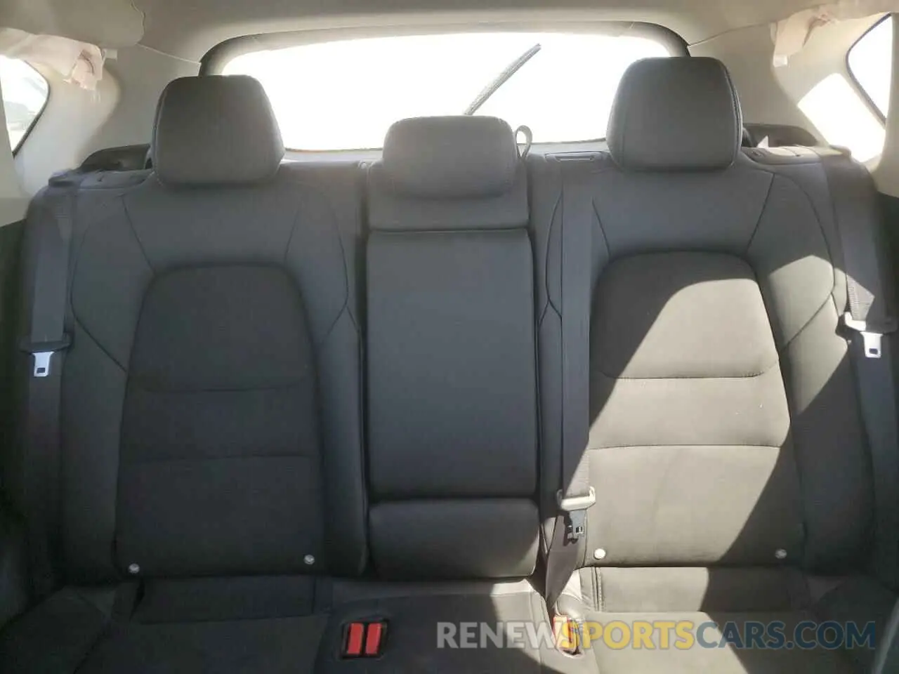 10 fotografías del automóvil dañado JM3KFBBM9P0106788 MAZDA CX-5 SELEC 2023