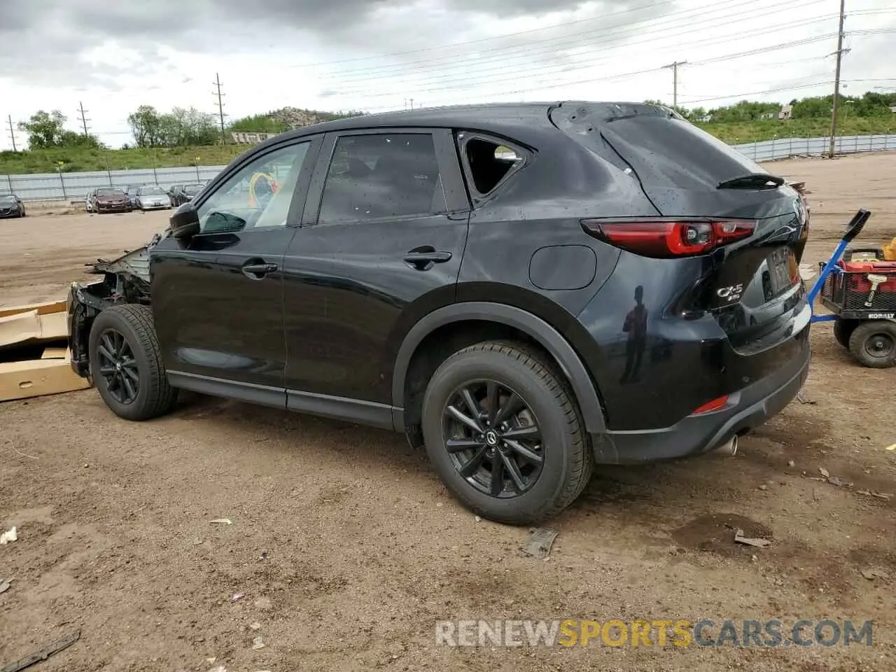 2 fotografías del automóvil dañado JM3KFBBMXP0111689 MAZDA CX-5 SELEC 2023
