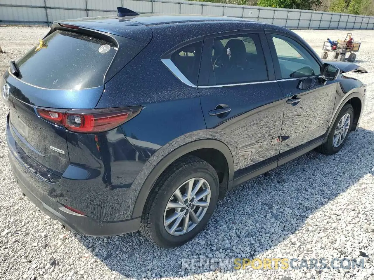 3 fotografías del automóvil dañado JM3KFBBMXP0169852 MAZDA CX-5 SELEC 2023