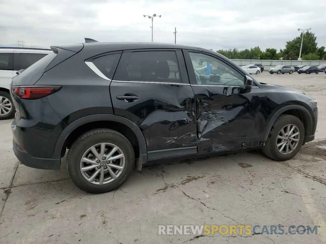 3 fotografías del automóvil dañado JM3KFBBMXP0223084 MAZDA CX-5 SELEC 2023