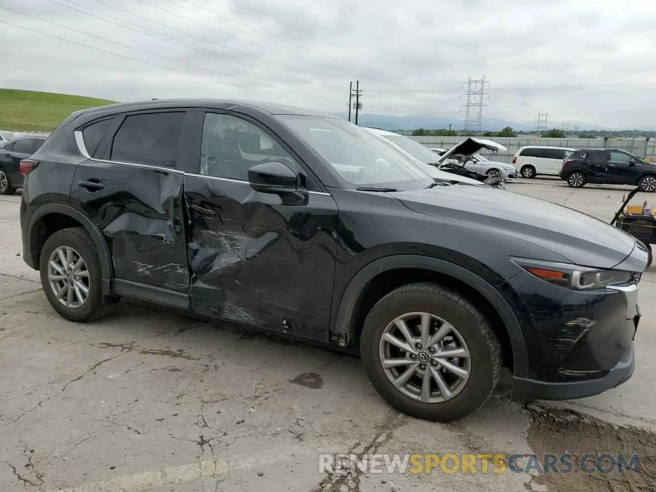 4 fotografías del automóvil dañado JM3KFBBMXP0223084 MAZDA CX-5 SELEC 2023