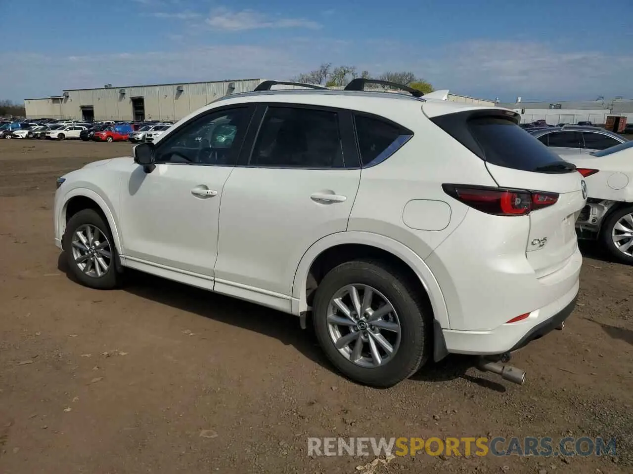 2 fotografías del automóvil dañado JM3KFBBL0R0524487 MAZDA CX-5 SELEC 2024