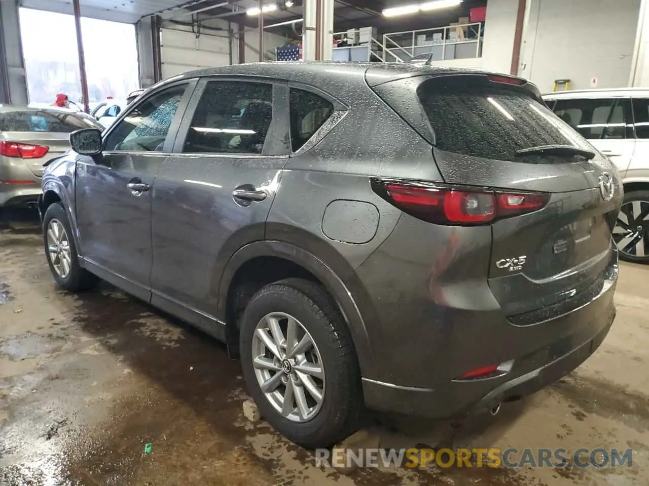2 fotografías del automóvil dañado JM3KFBBL3R0478427 MAZDA CX-5 SELEC 2024