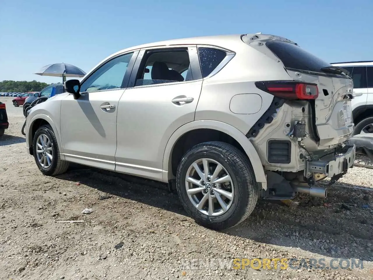 2 fotografías del automóvil dañado JM3KFBBL3R0499178 MAZDA CX-5 SELEC 2024