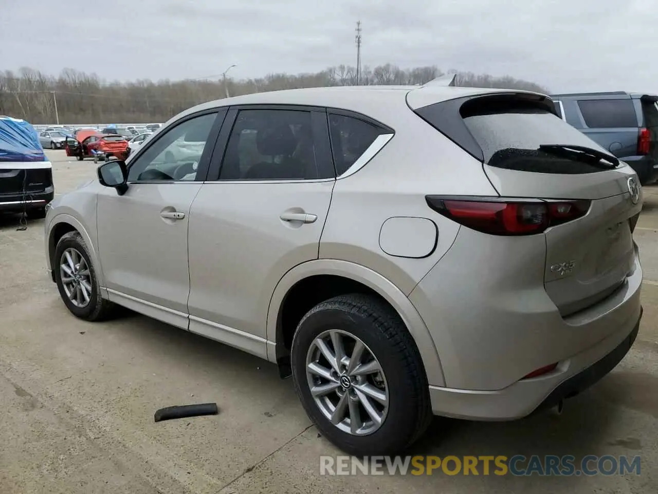 2 fotografías del automóvil dañado JM3KFBBL4R0438972 MAZDA CX-5 SELEC 2024