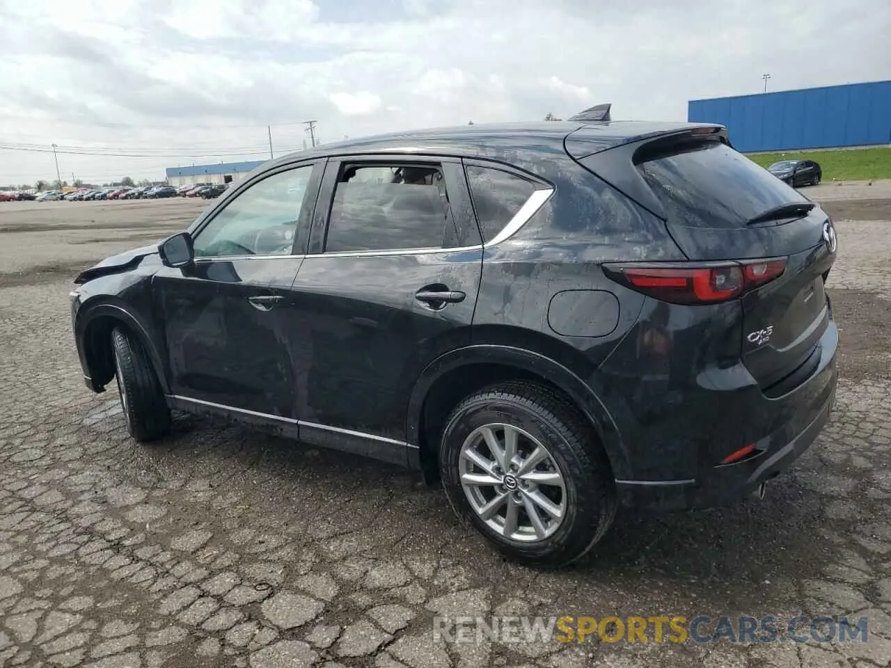 2 fotografías del automóvil dañado JM3KFBBL5R0438530 MAZDA CX-5 SELEC 2024