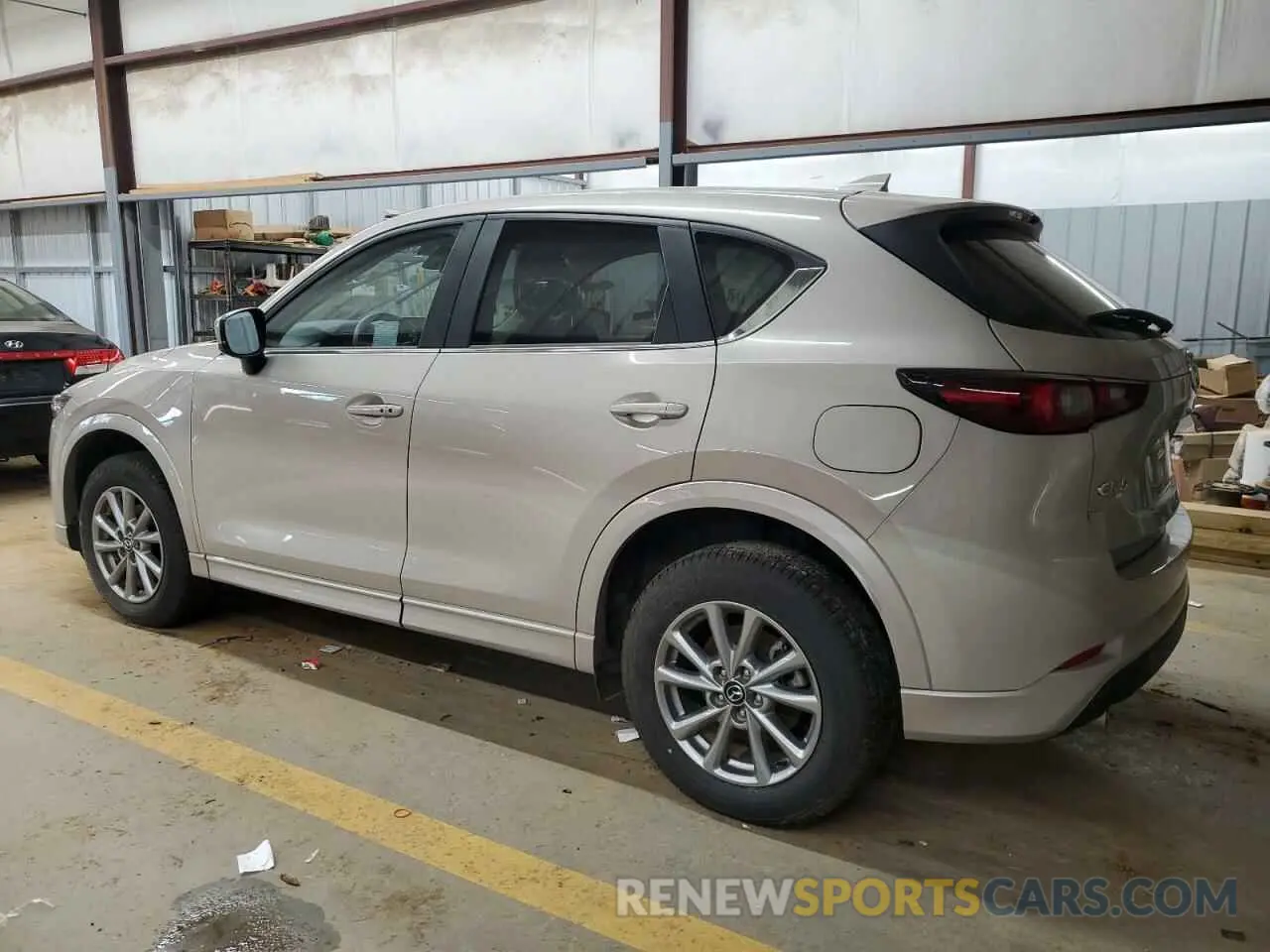 2 fotografías del automóvil dañado JM3KFBBL5R0446031 MAZDA CX-5 SELEC 2024