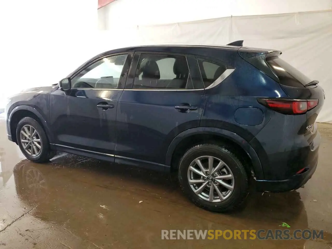 2 fotografías del automóvil dañado JM3KFBBL5R0462214 MAZDA CX-5 SELEC 2024
