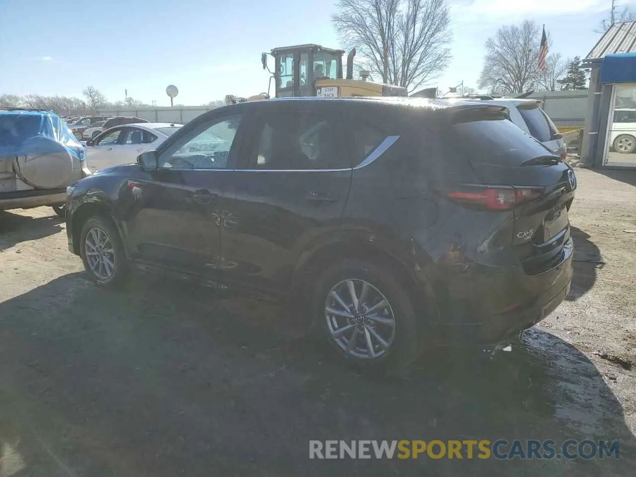 2 fotografías del automóvil dañado JM3KFBBL6R0463923 MAZDA CX-5 SELEC 2024