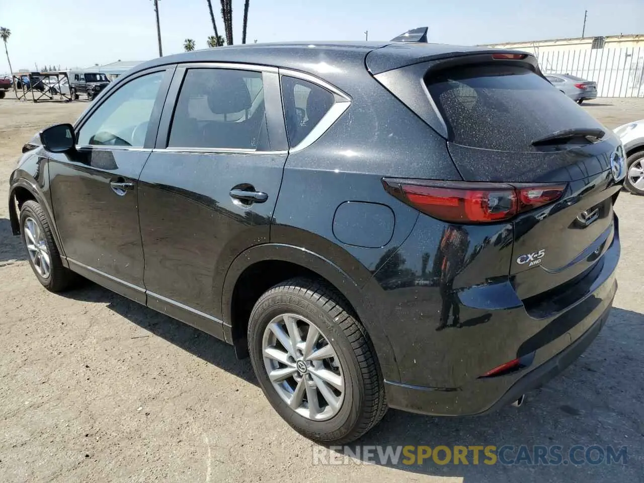 2 fotografías del automóvil dañado JM3KFBBL6R0482441 MAZDA CX-5 SELEC 2024