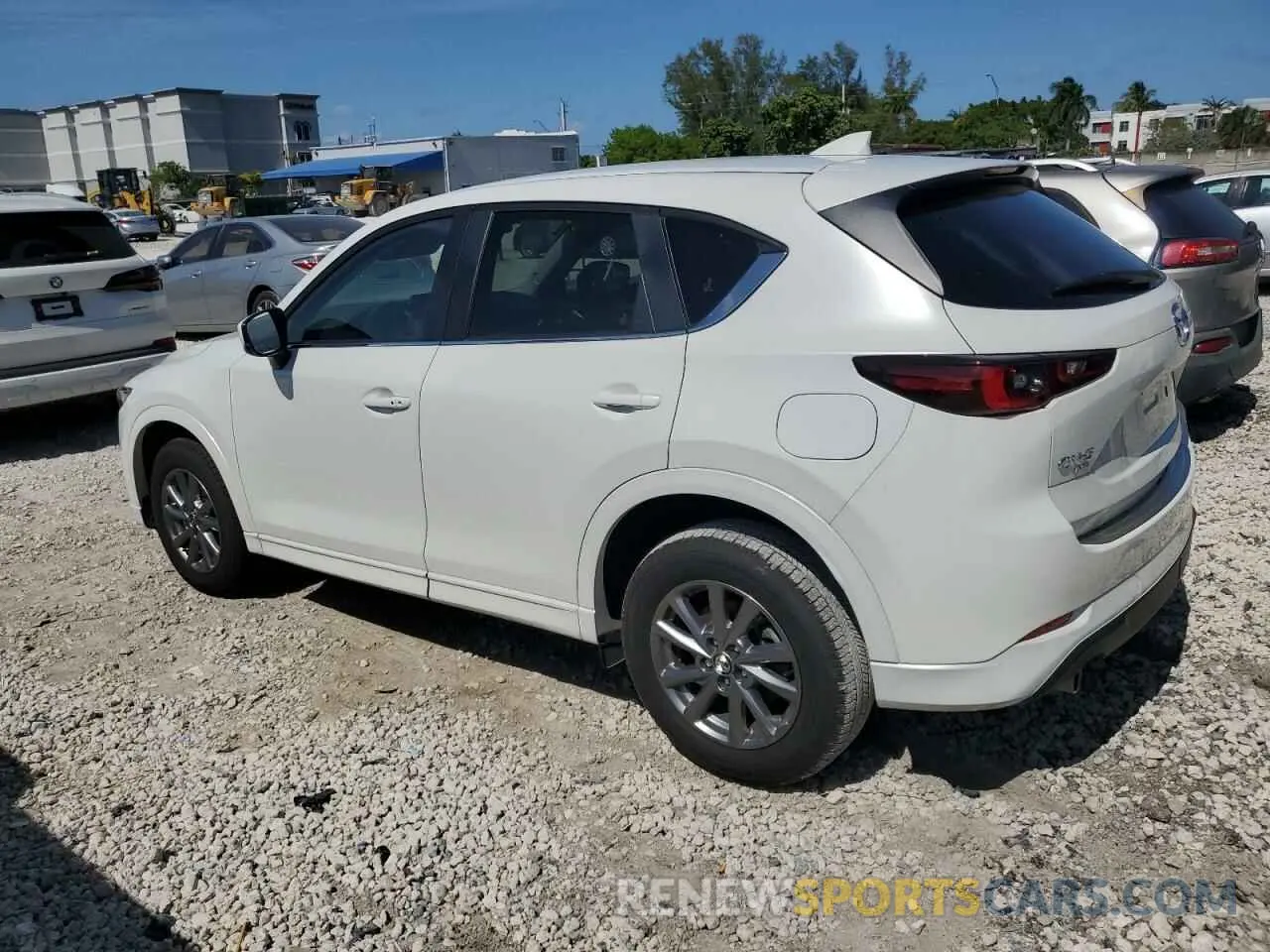 2 fotografías del automóvil dañado JM3KFBBL6R0489695 MAZDA CX-5 SELEC 2024