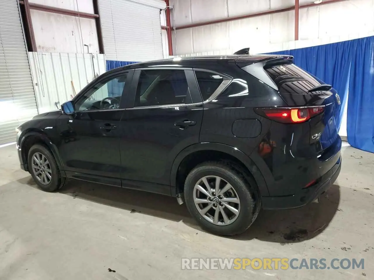 2 fotografías del automóvil dañado JM3KFBBL7R0503393 MAZDA CX-5 SELEC 2024