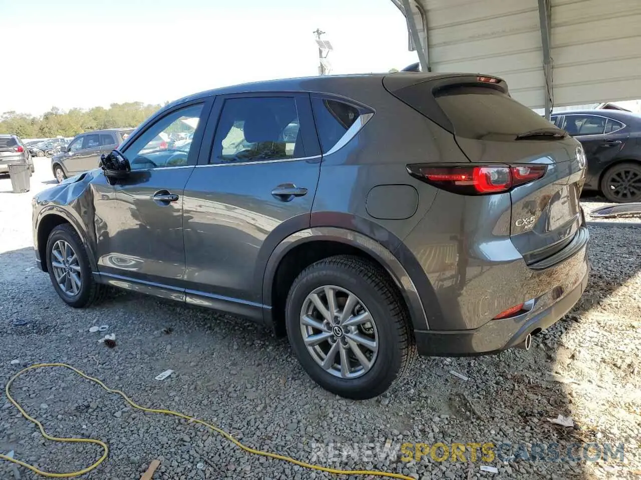 2 fotografías del automóvil dañado JM3KFBBL8R0411113 MAZDA CX-5 SELEC 2024