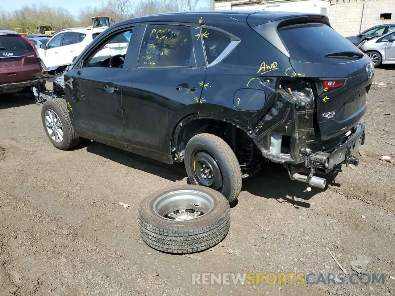 2 fotografías del automóvil dañado JM3KFBBL8R0512801 MAZDA CX-5 SELEC 2024