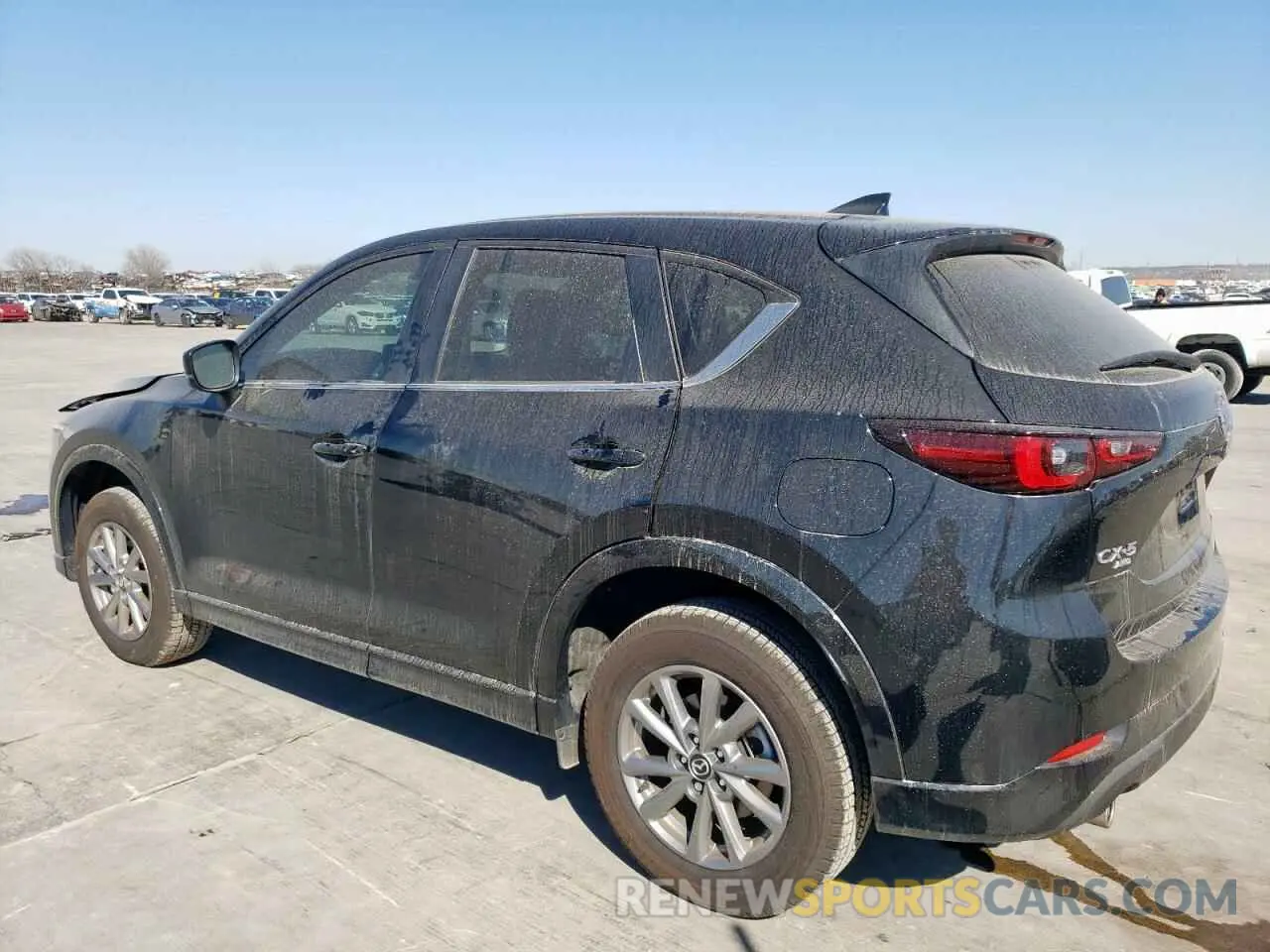 2 fotografías del automóvil dañado JM3KFBBL8R0527699 MAZDA CX-5 SELEC 2024