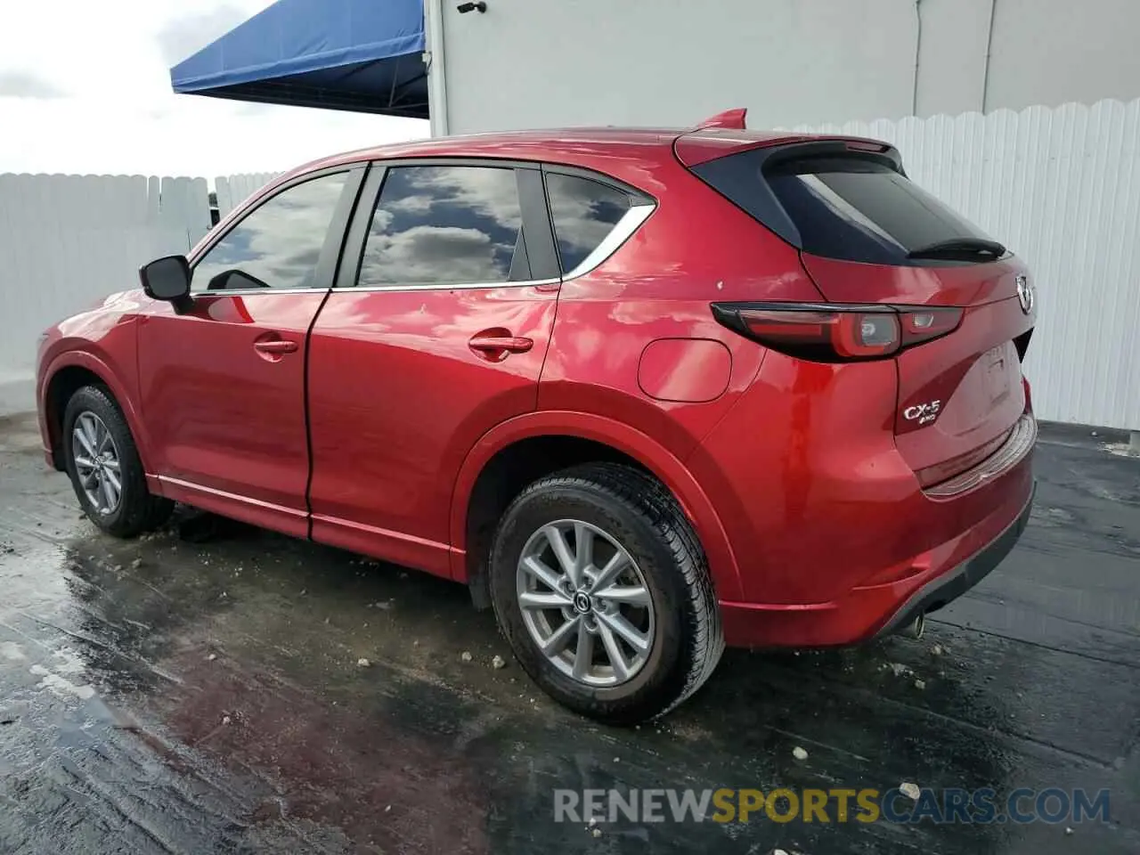 2 fotografías del automóvil dañado JM3KFBBLXR0447837 MAZDA CX-5 SELEC 2024
