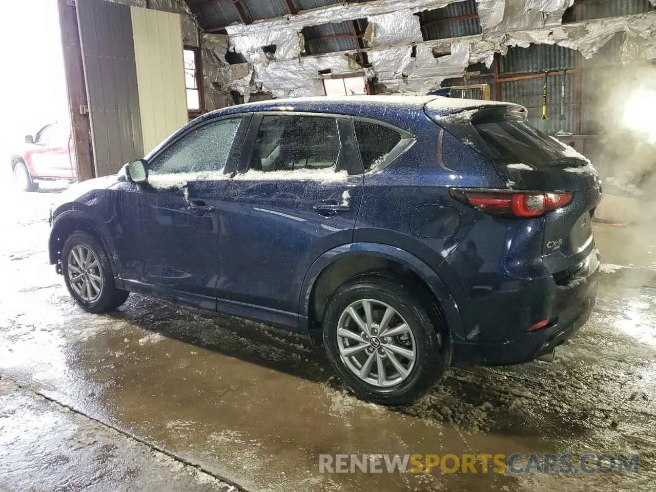 2 fotografías del automóvil dañado JM3KFBBLXR0451323 MAZDA CX-5 SELEC 2024