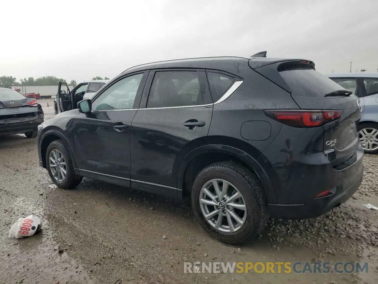 2 fotografías del automóvil dañado JM3KFBBM0R0354608 MAZDA CX-5 SELEC 2024