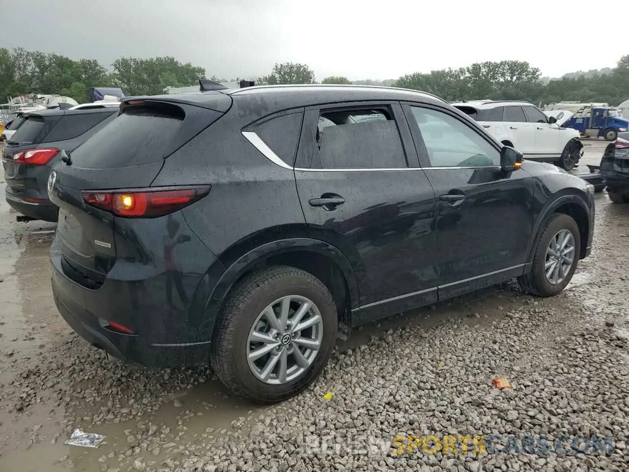3 fotografías del automóvil dañado JM3KFBBM0R0354608 MAZDA CX-5 SELEC 2024