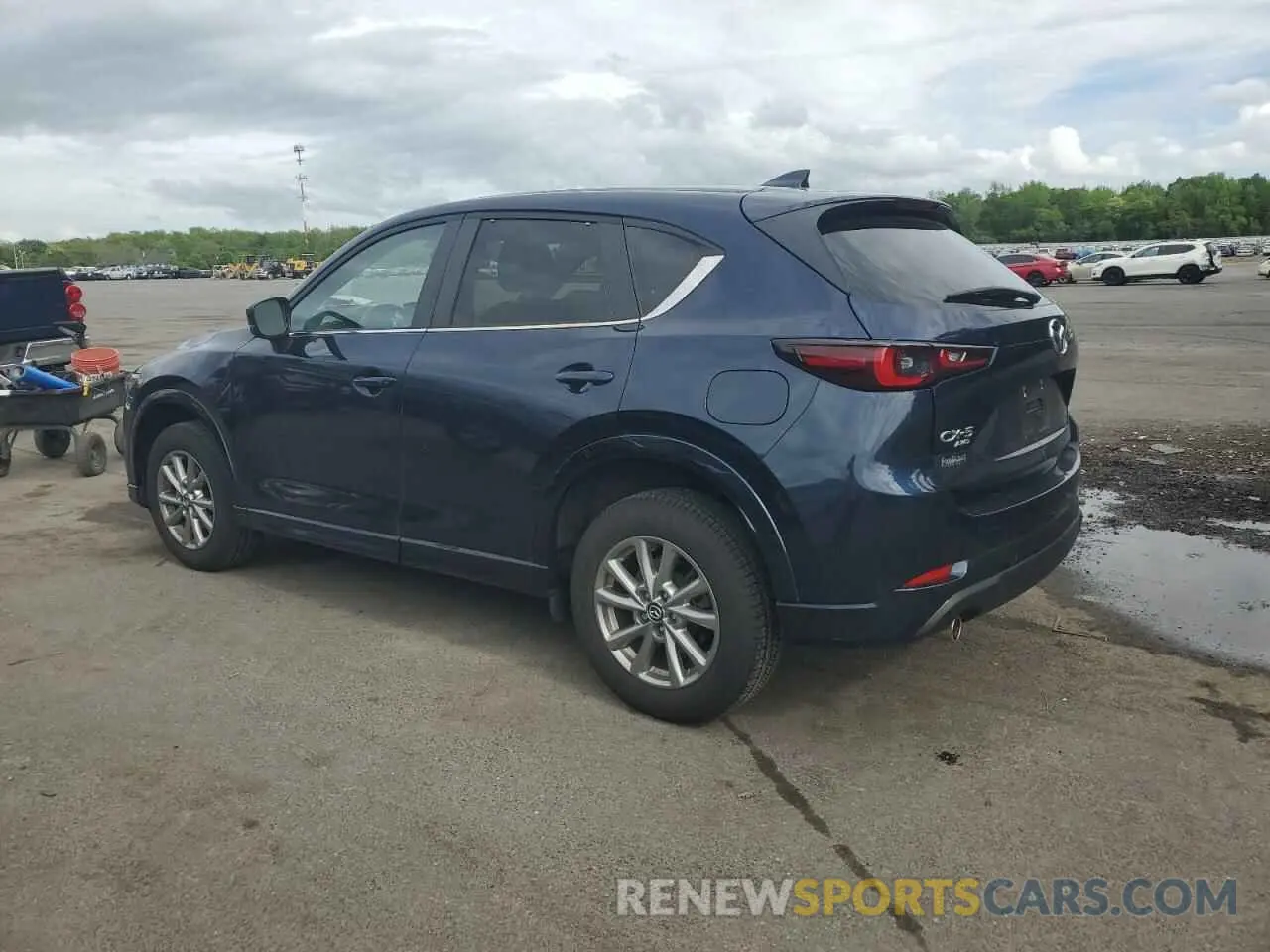 2 fotografías del automóvil dañado JM3KFBBM3R0363321 MAZDA CX-5 SELEC 2024