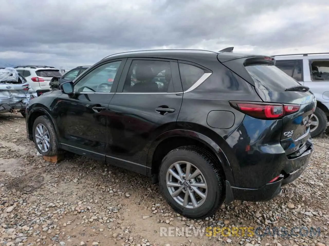 2 fotografías del automóvil dañado JM3KFBBM5R0377432 MAZDA CX-5 SELEC 2024
