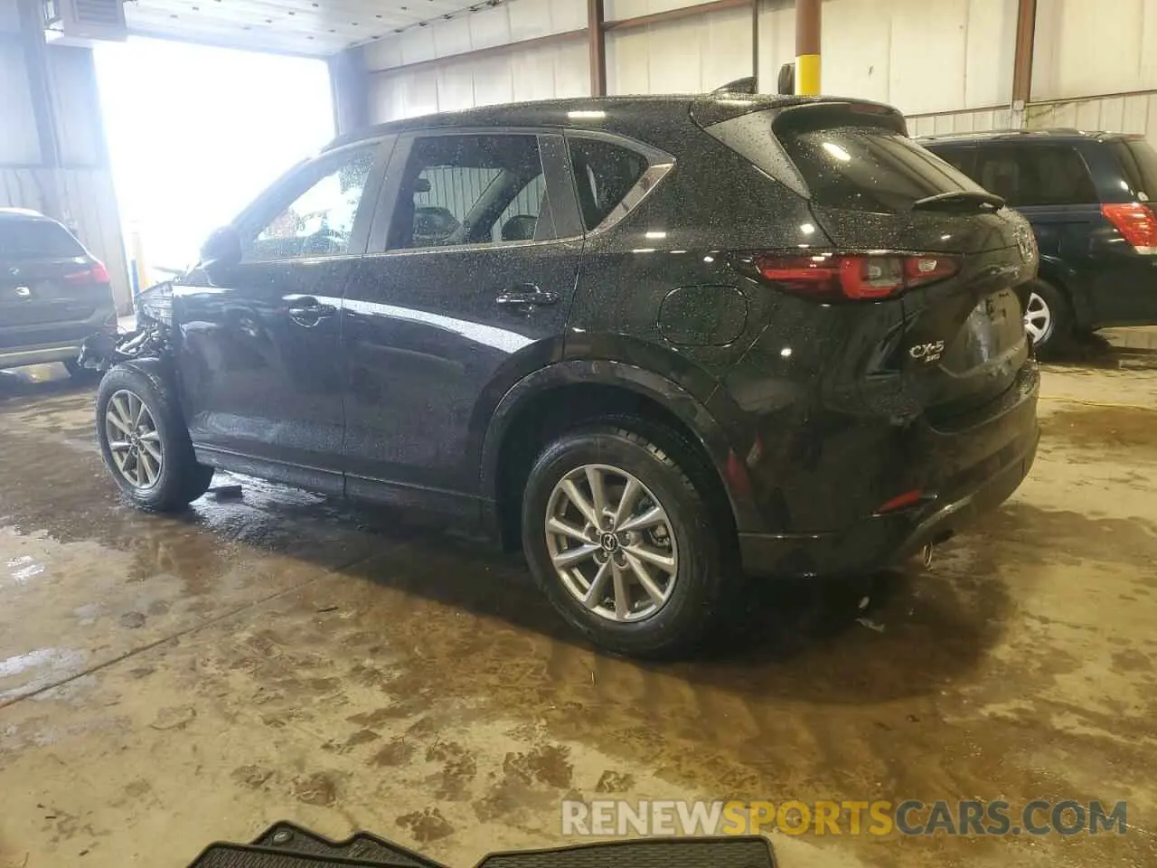 2 fotografías del automóvil dañado JM3KFBBL1S0636138 MAZDA CX-5 SELEC 2025