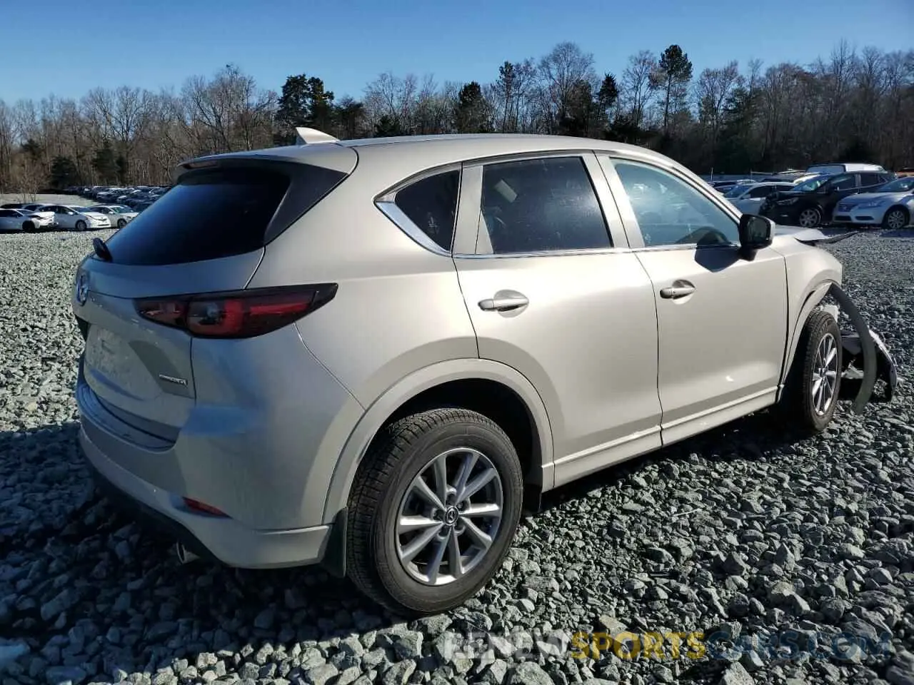 3 fotografías del automóvil dañado JM3KFBBL4S0567641 MAZDA CX-5 SELEC 2025