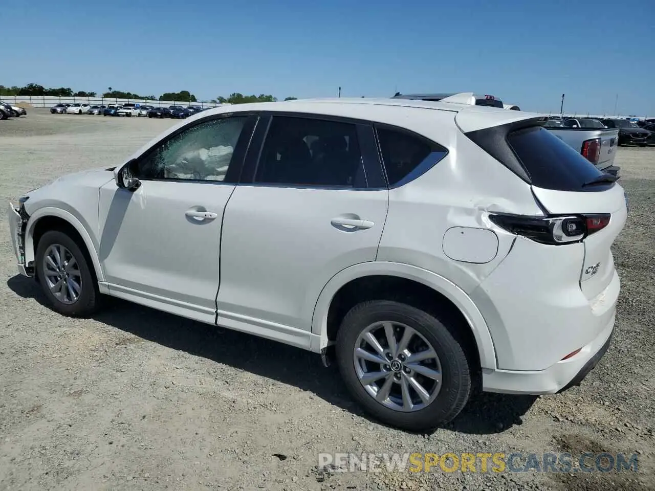 2 fotografías del automóvil dañado JM3KFBBL5S0572671 MAZDA CX-5 SELEC 2025