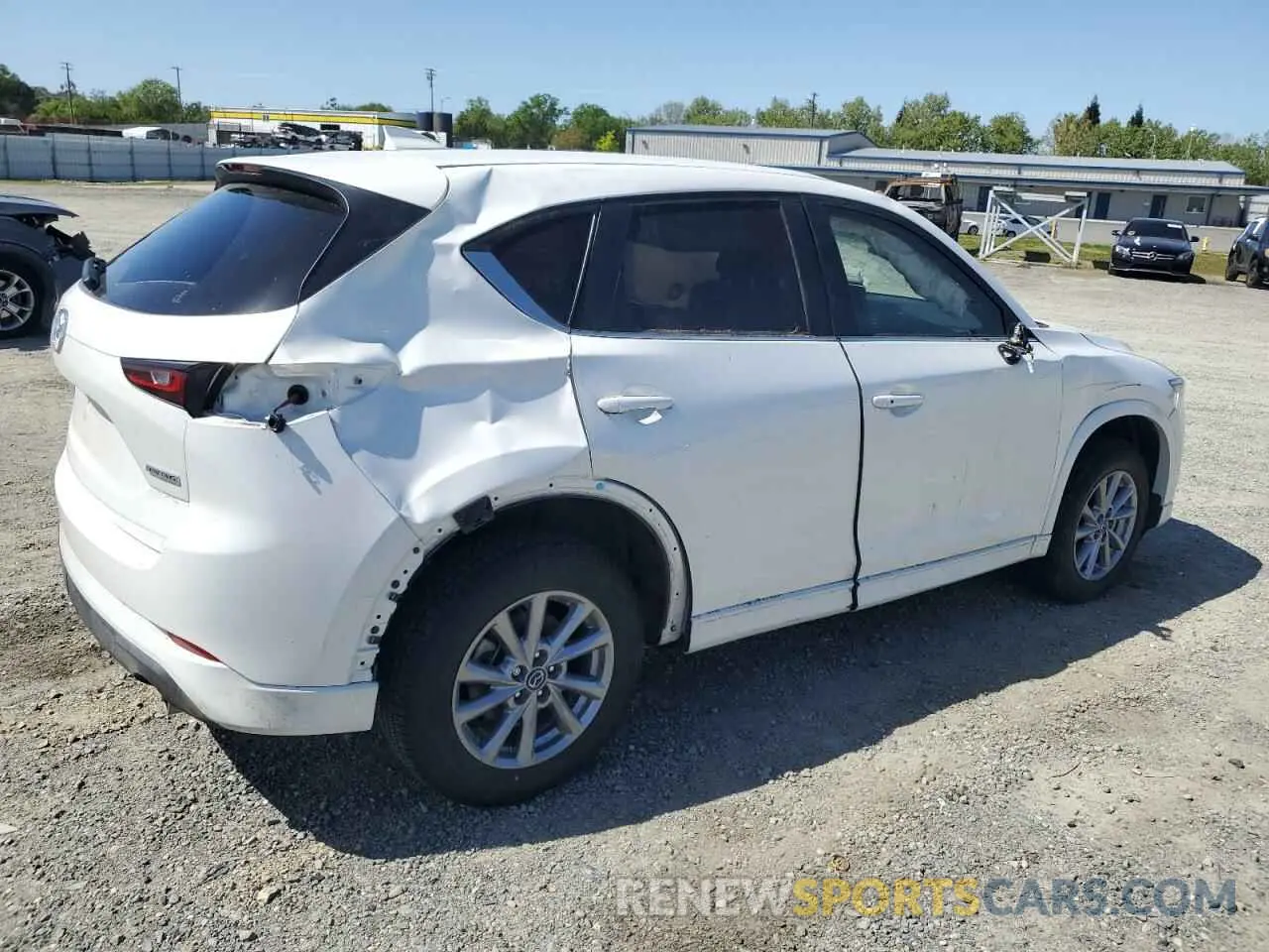 3 fotografías del automóvil dañado JM3KFBBL5S0572671 MAZDA CX-5 SELEC 2025