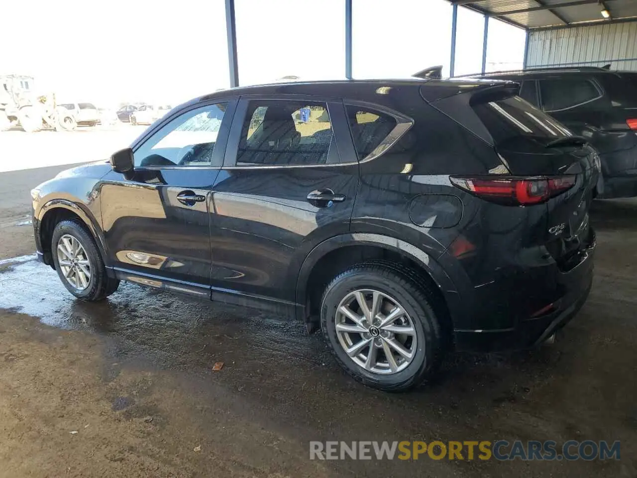 2 fotografías del automóvil dañado JM3KFBBL8S0560918 MAZDA CX-5 SELEC 2025
