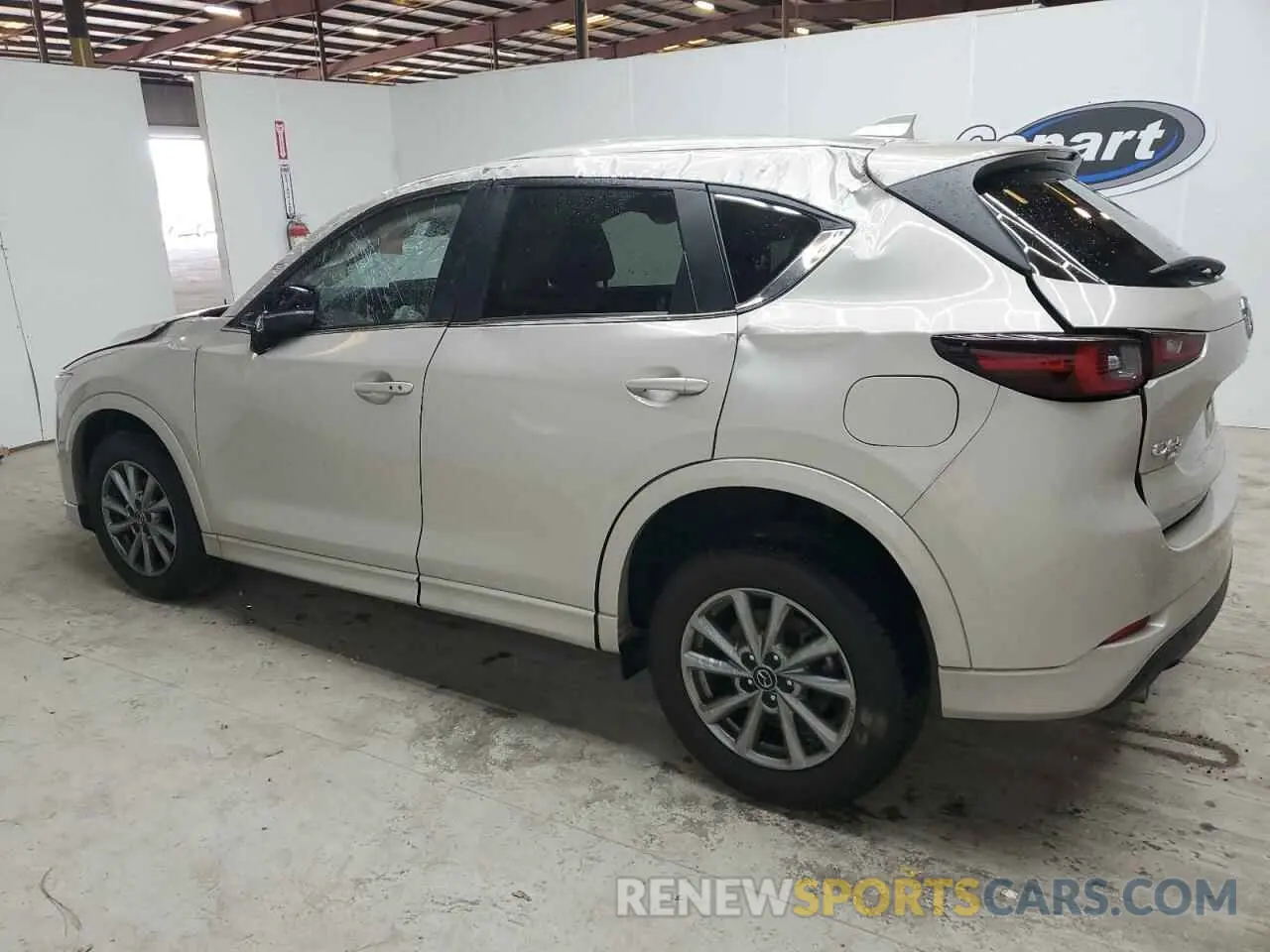 2 fotografías del automóvil dañado JM3KFBBL8S0561082 MAZDA CX-5 SELEC 2025