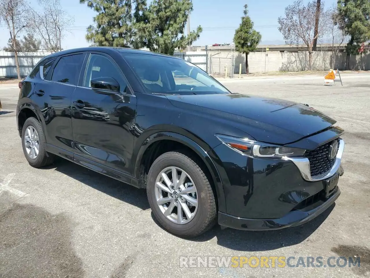 4 fotografías del automóvil dañado JM3KFBBL8S0605503 MAZDA CX-5 SELEC 2025