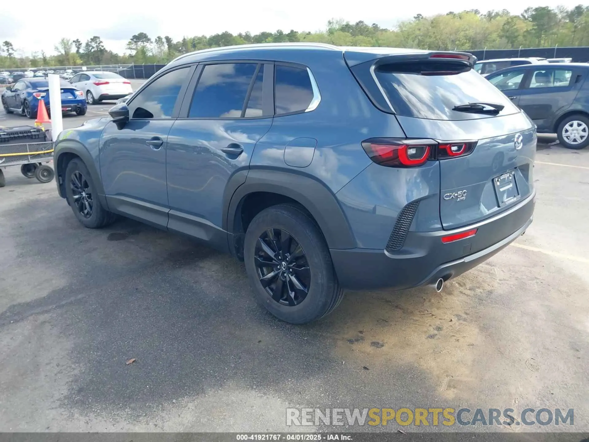 3 fotografías del automóvil dañado 7MMVABCM3PN122068 MAZDA CX-50 2023
